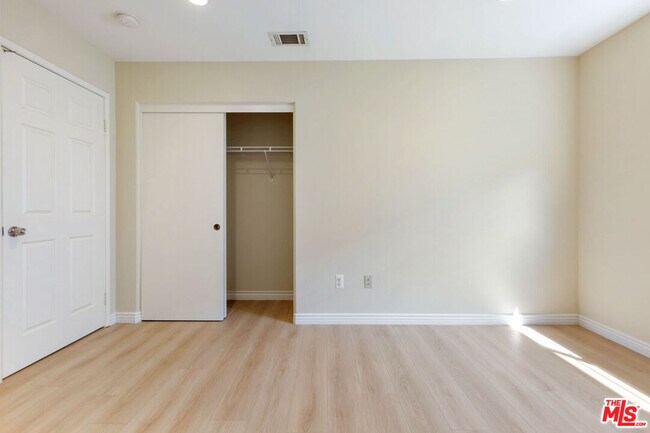 Building Photo - 2020 Penmar Ave