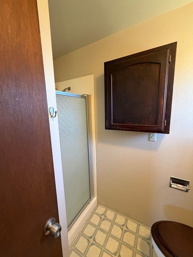 Building Photo - The Perfect House for Roommates, 6bdrms, 3.5 baths, 1.5 miles from Oregon Tech and Sky Lakes Medi...