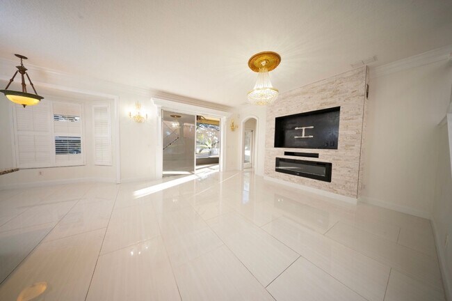 Building Photo - 5456 Los Palma Vista Dr