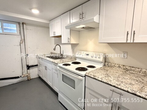 Building Photo - 8131 NE Beech St