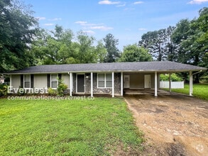 Building Photo - 3685 Woodland Dr