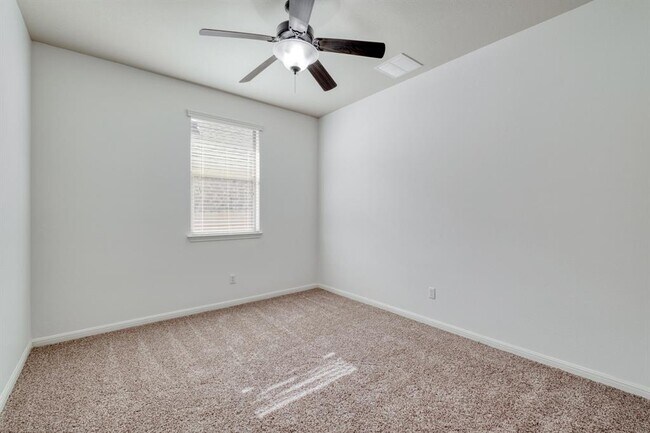 Building Photo - 2213 Lookout Range Dr