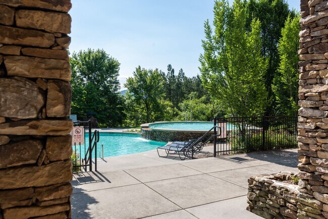 Building Photo - 3 Bedroom Flat, End unit Apartment - Available at Woodlands with $500 deposit. Ask your leasing a...