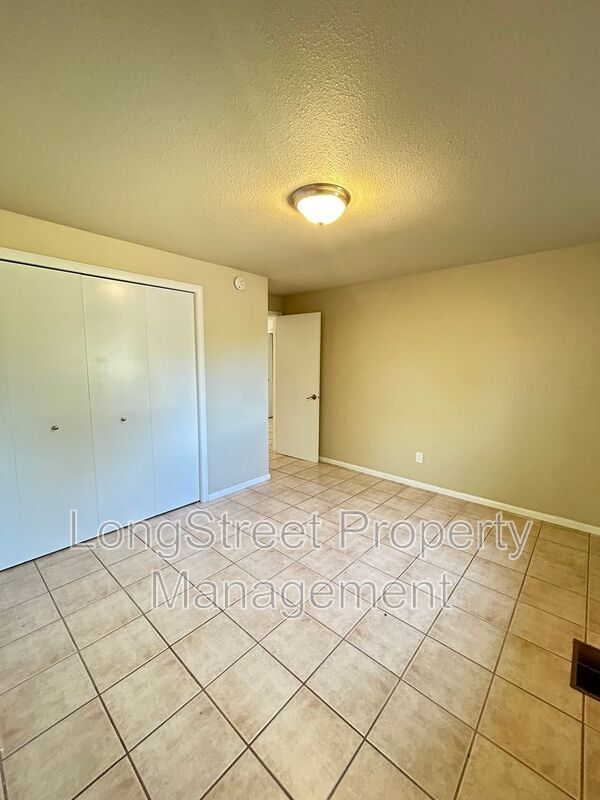 Building Photo - 4181 NW Jasmine Pl