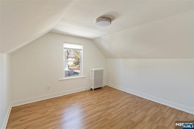 Building Photo - 87 James St