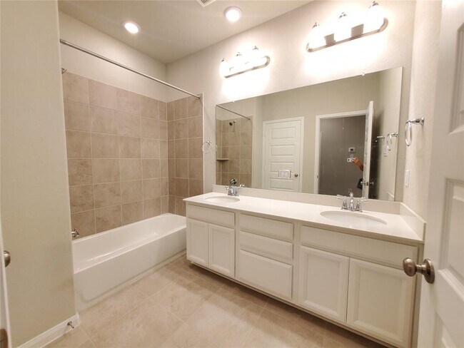 Building Photo - 1526 Beach Oak Dr