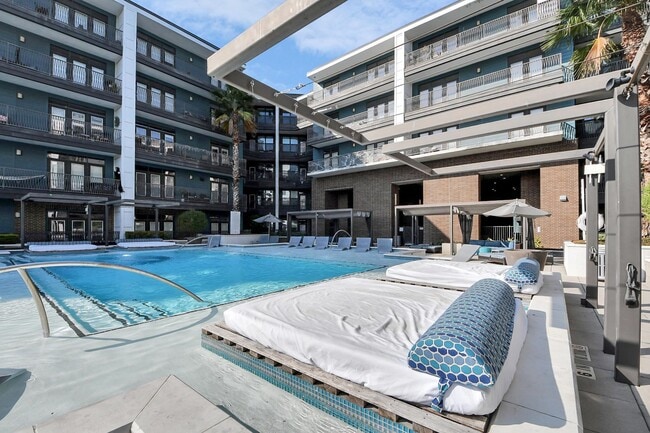 Building Photo - 5454 State St