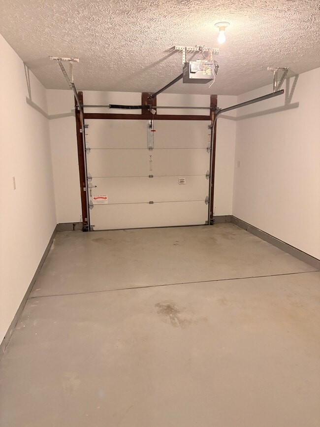 Building Photo - 10756 Central Ave