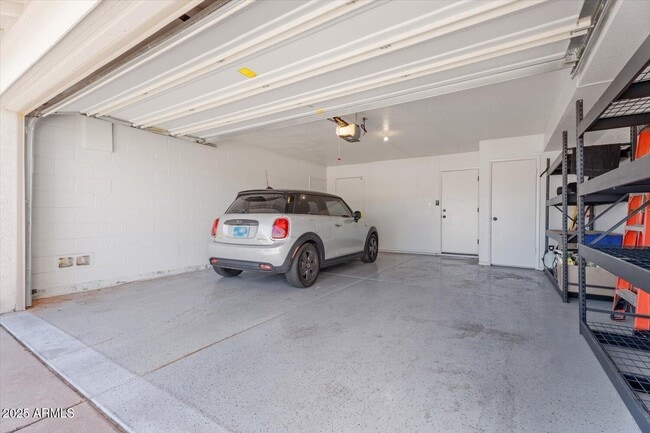 Building Photo - 8635 Via De Ln