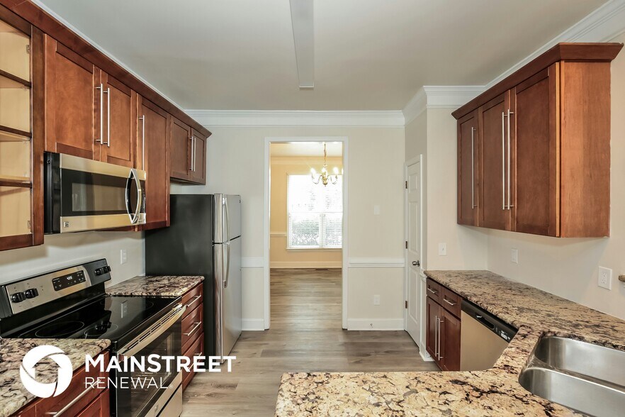 Building Photo - 8 Brackenwood Ct