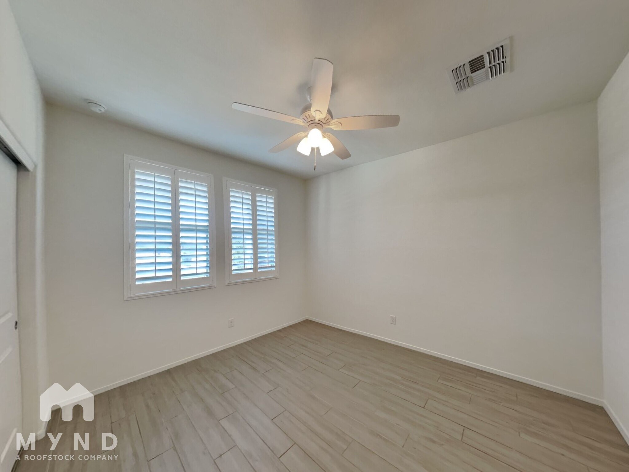 Building Photo - 7325 S 33rd Ln