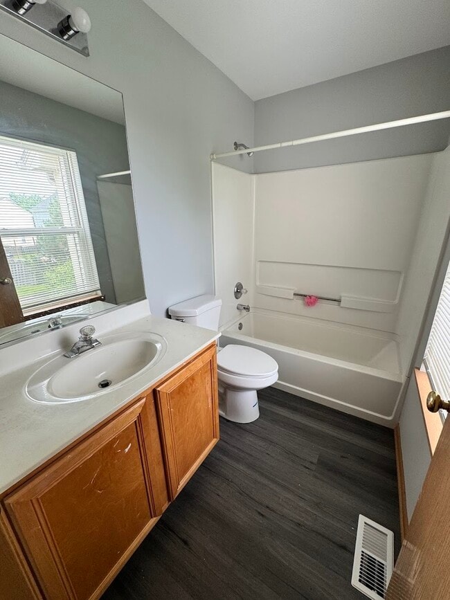Building Photo - 2209 Sunrise Cir