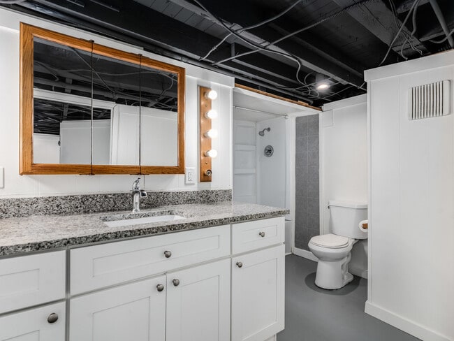 Building Photo - 3 E Main St