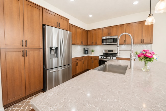 Building Photo - 402 NE 77th Ave