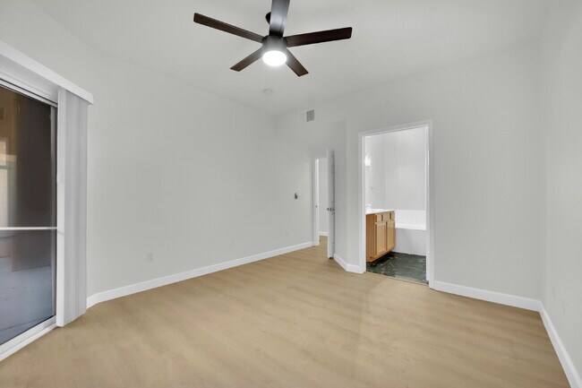 Building Photo - Experience Las Vegas in style and comfort with this beautiful first-floor 3-bedroom condo