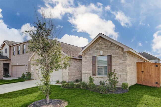 Building Photo - 7706 Coral Ky Dr