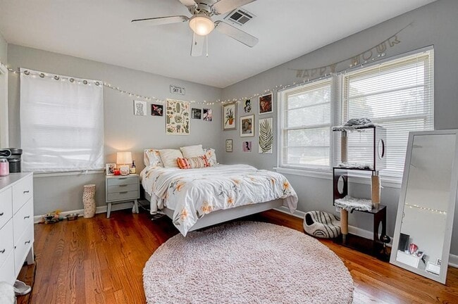 Building Photo - 1205 Westlawn Dr