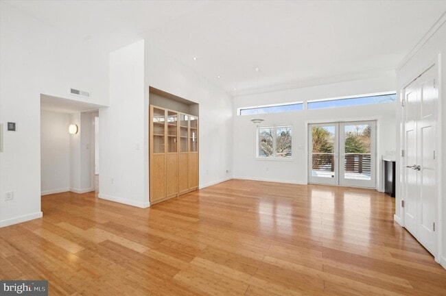 Building Photo - 29 Rolling Rd