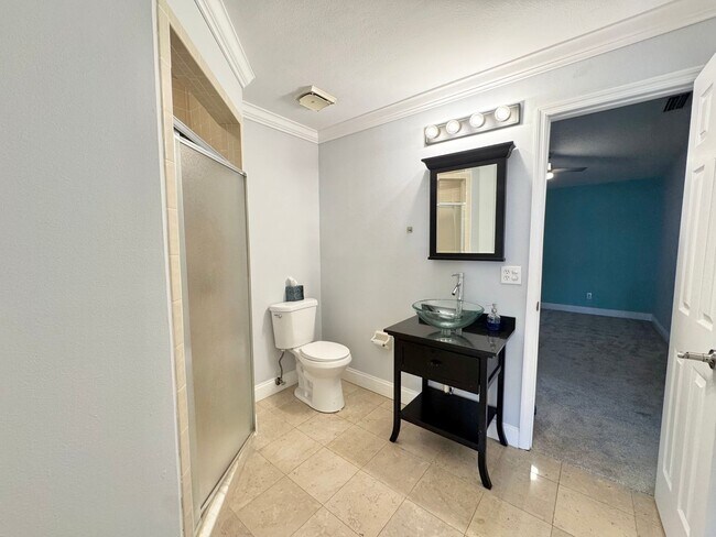 Building Photo - Lake Hartridge Condo - Two Levels with Water Views