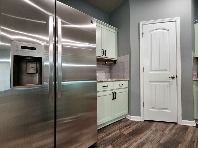Building Photo - For Rent – 4 Bedroom, 2 Bathroom Home in W...