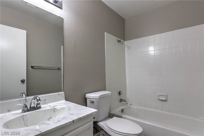 Building Photo - 4571 Carriage Park Dr