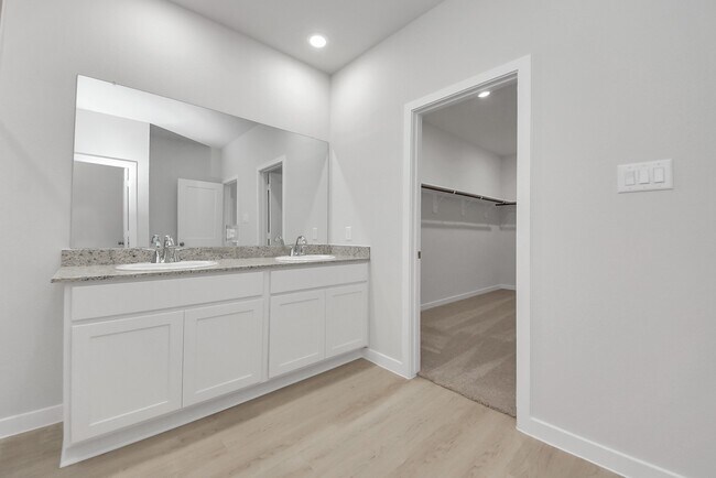 Building Photo - 473 Shoreview Dr