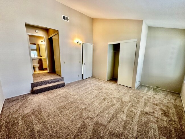 Building Photo - Spacious La Jolla 2BR/1.5BA Townhouse with Garage Parking