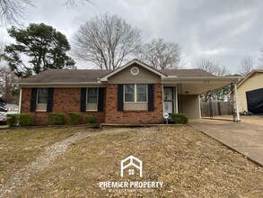 Building Photo - Charming 3BR Memphis Home with Hardwood Floors & Fenced Backyard