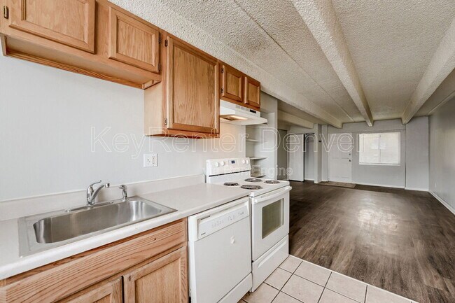Building Photo - 1180 Yosemite St