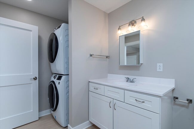 Building Photo - Putnam Block Winslow – One-Bedroom $1,900 ...