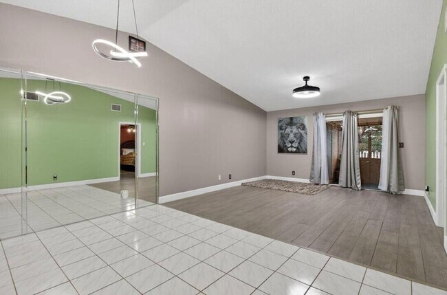 Building Photo - 540 NW 43rd St