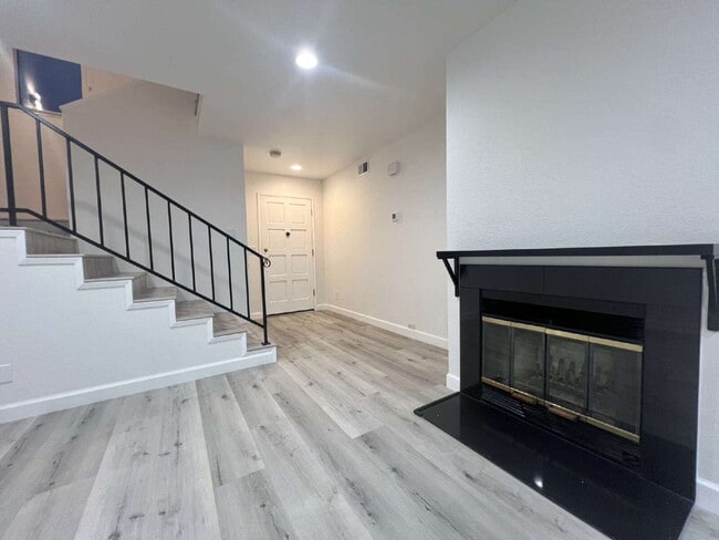 Building Photo - Remodeled 2 Bedroom home San Jose Home in great location