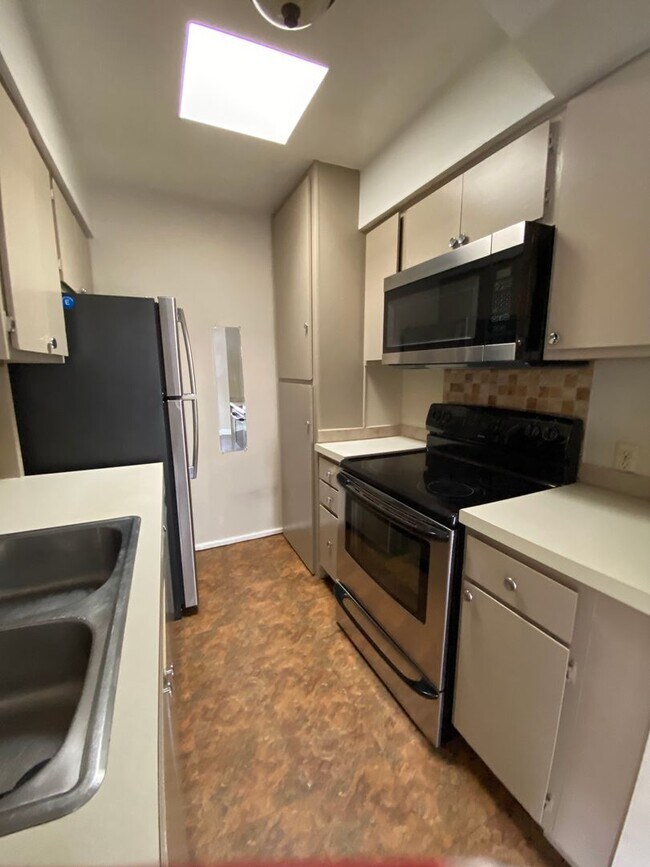 Building Photo - 6151 Denis Ln