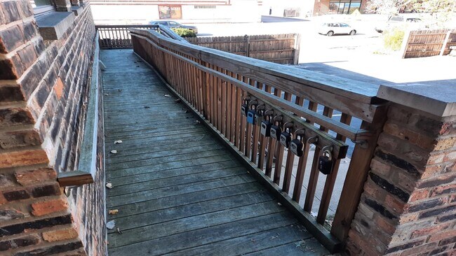 Building Photo - Elevate Your Lifestyle, Stunning 3-Bedroom Loft in Evanston