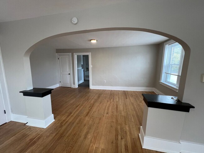 Building Photo - 2173 S Big Bend Blvd