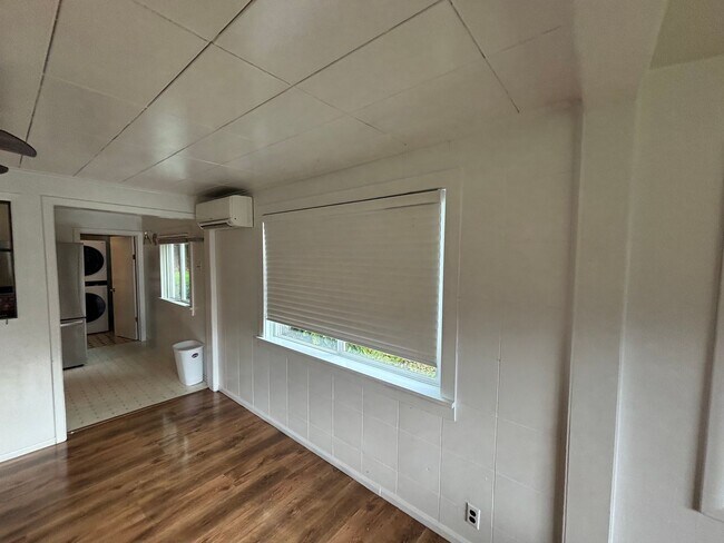 Building Photo - 48015 W 2nd St