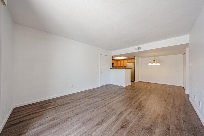 Building Photo - 5757 W Eugie Ave