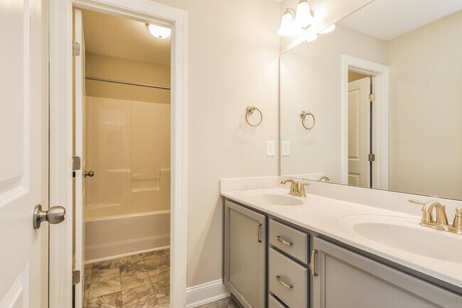 Building Photo - 57 Ravencliff Ridge