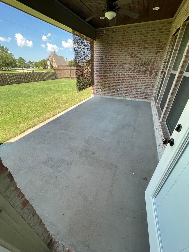 Building Photo - Gorgeous 4 Bedroom home in Twelve Oaks
