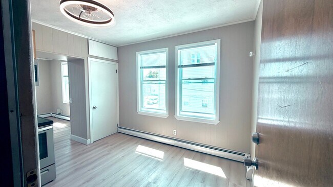 Building Photo - 1303 Cranston St