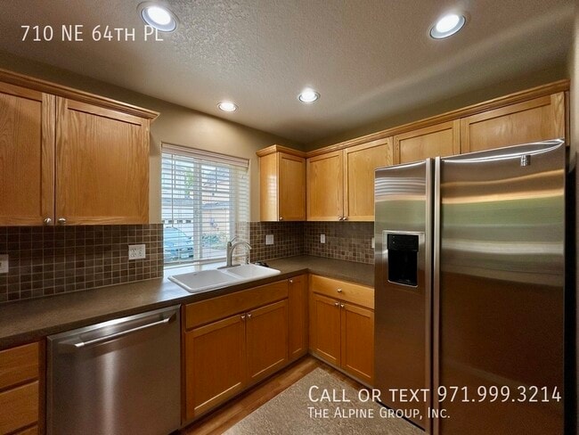 Building Photo - 710 NE 64th Pl