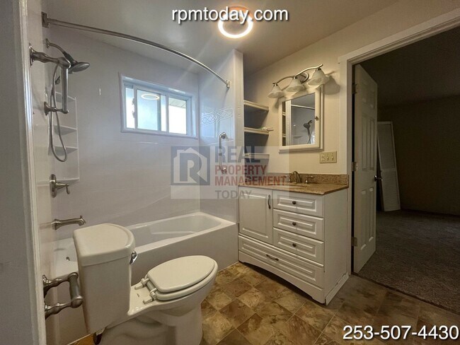 Building Photo - Fantastic Vintage Style 4 Bedroom Home in ...