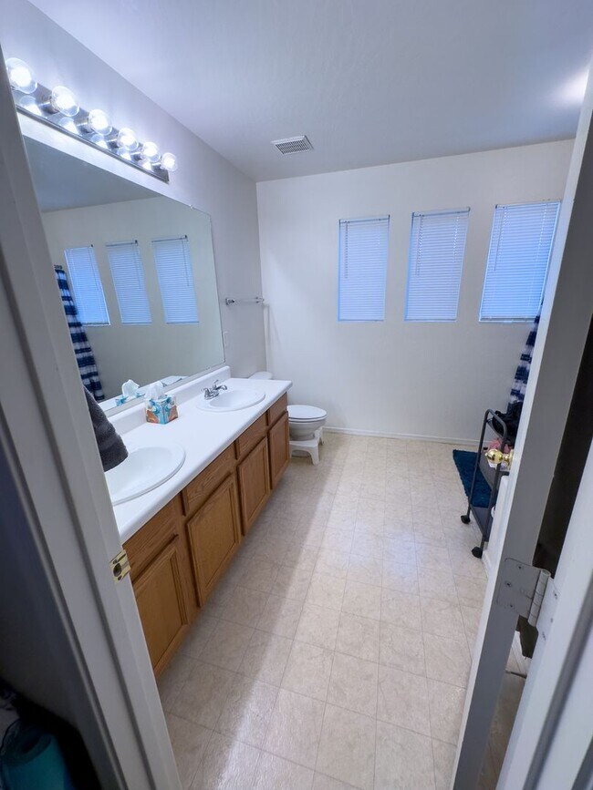 Building Photo - 3 bedroom 2 ba home in Gilbert!