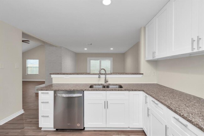Building Photo - 1422 Hunters Park Dr