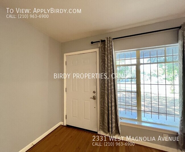 Building Photo - **3 Bed, 2 Bath Home with Detached Garage/...