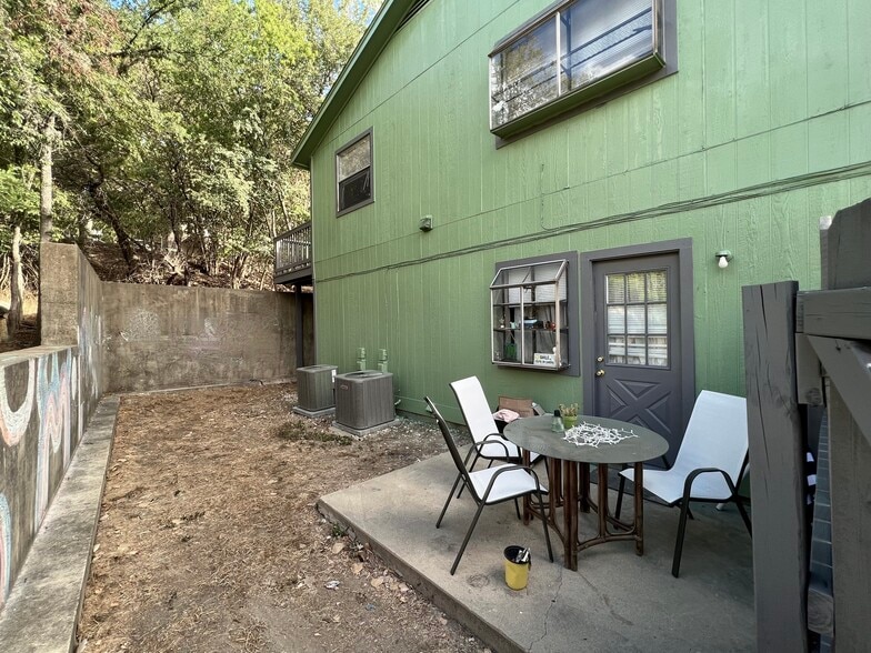 your private backyard - 801 Bracewood Cir