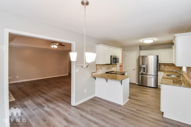 Building Photo - 103 Creekside Dr