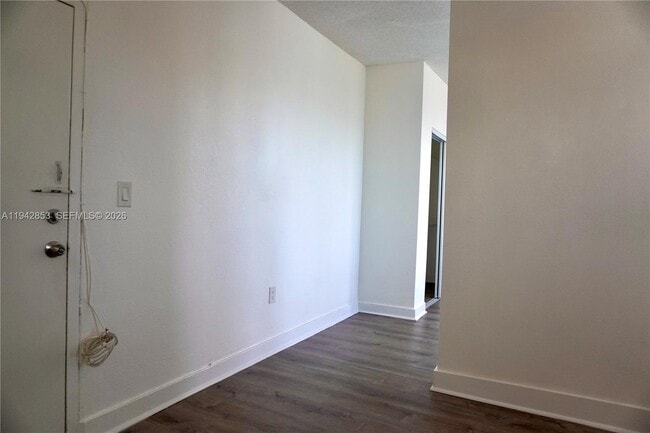 Building Photo - 501 SW 6th Ct