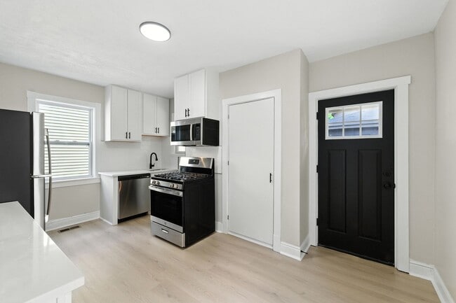 Building Photo - Fully renovated 3 bedroom home in Ambridge...