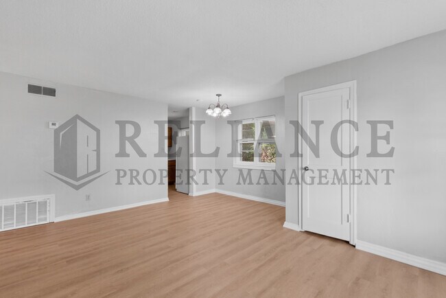 Building Photo - 839 N Oliver St